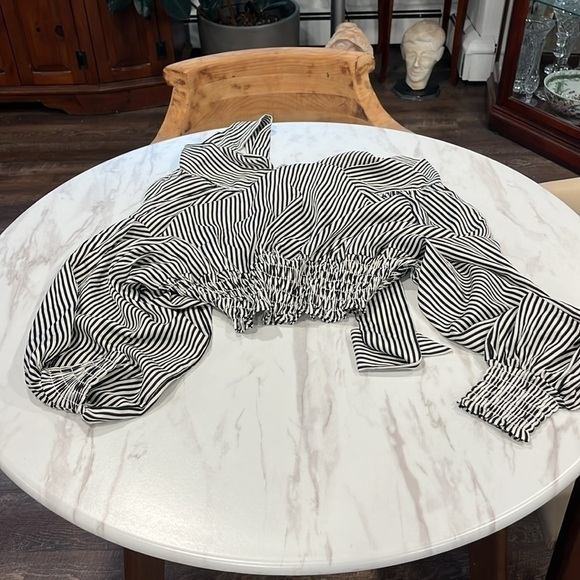 Olivaceous Ballon Sleeve Top - Picture 4 of 4